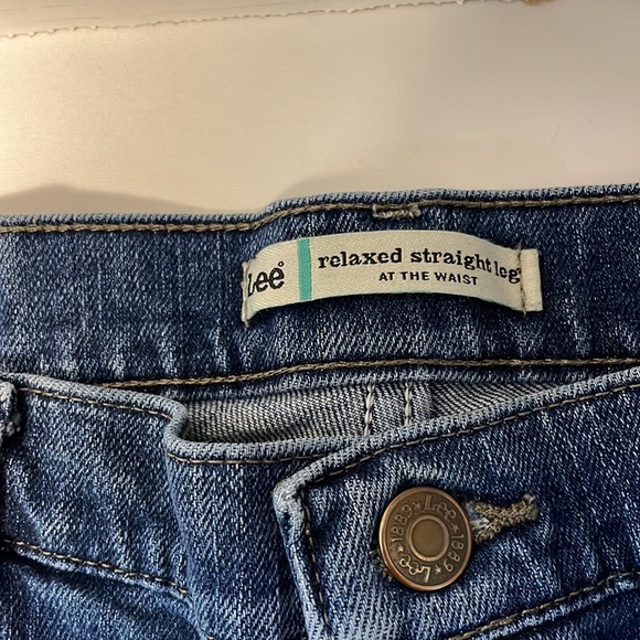 Lee Relaxed Fit Straight Leg High Rise Jeans. 10 short. - Picture 4 of 11